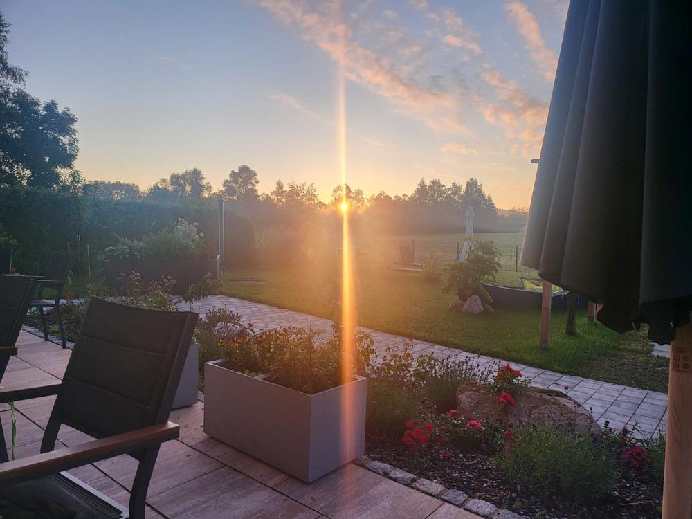 Garten der Tagespflege Prittriching am Morgen